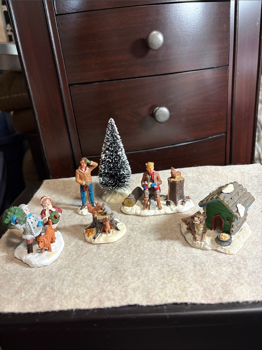 Winter Village Holiday Figurine Set - 6 Pieces